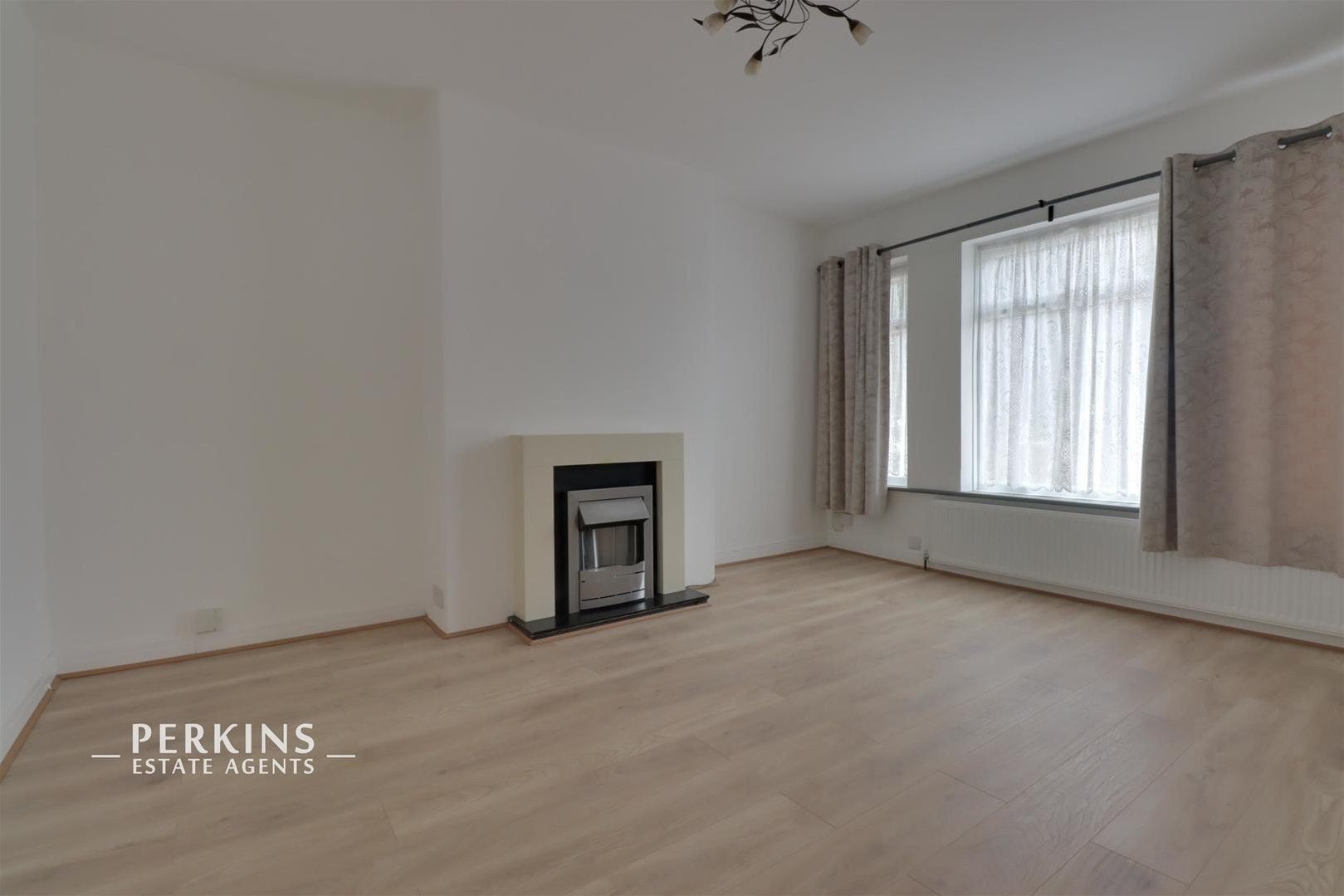 Flat Welland Gardens in Greater London