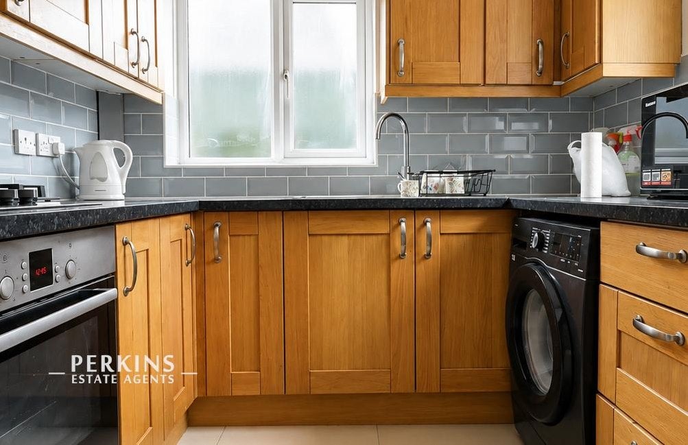 Flat Welland Gardens in Greater London