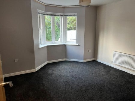 Flat Laithe Hall Avenue in Kirklees