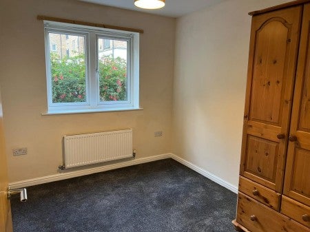 Flat Laithe Hall Avenue in Kirklees