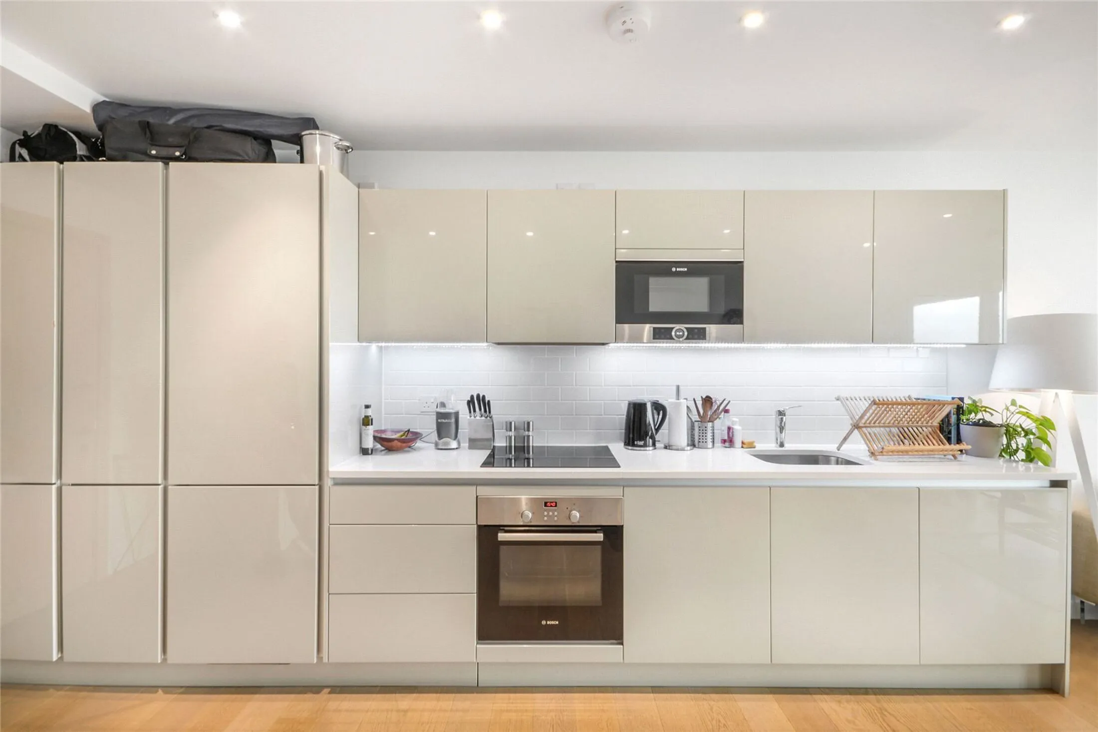 Flat Sayer Street in Greater London