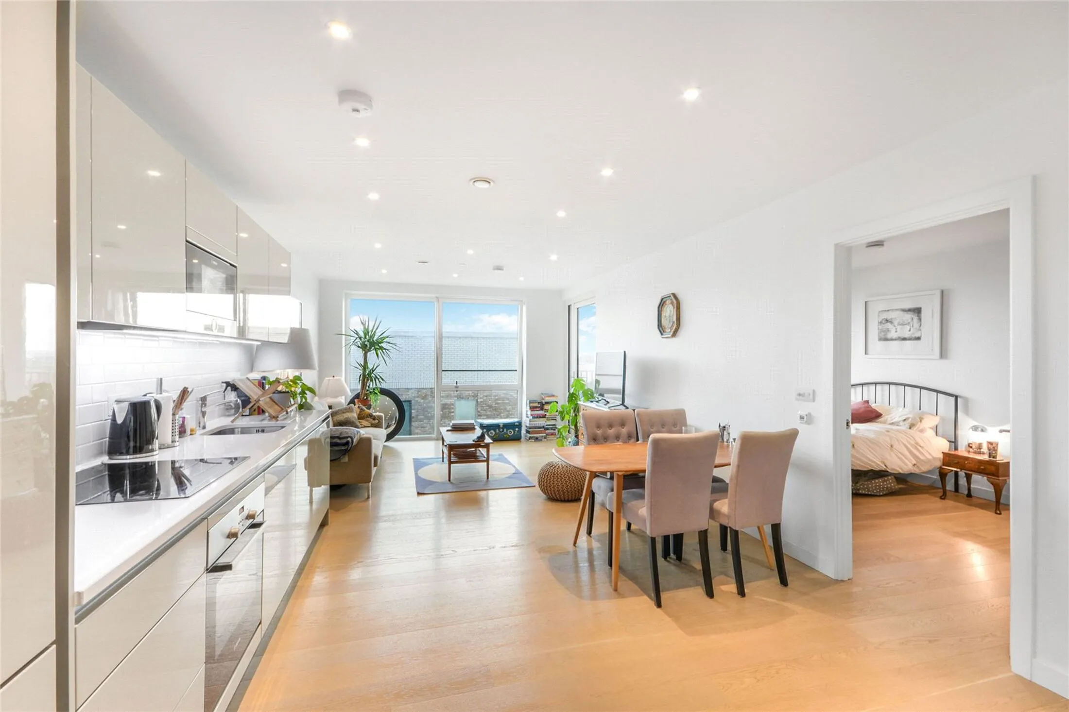 Flat Sayer Street in Greater London