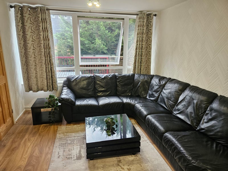 Room Montrose Walk in Greater London
