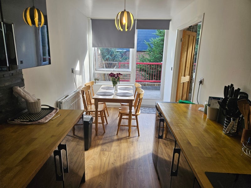 Flat Montrose Walk in Greater London