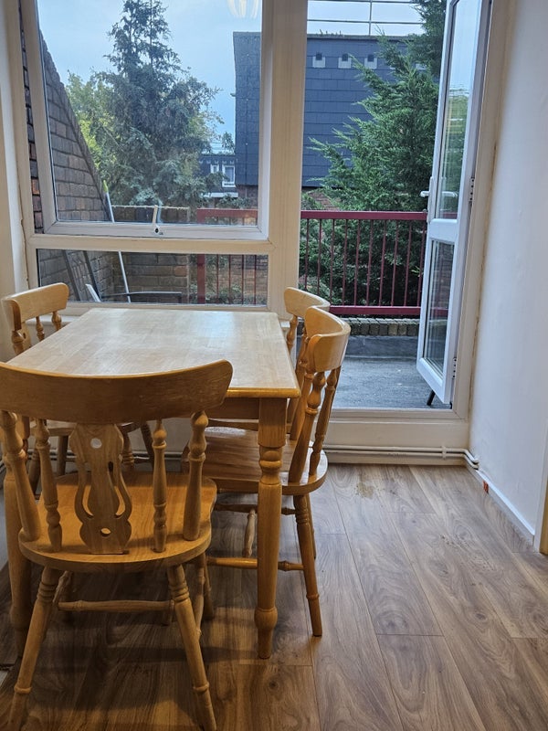 Room Montrose Walk in Greater London