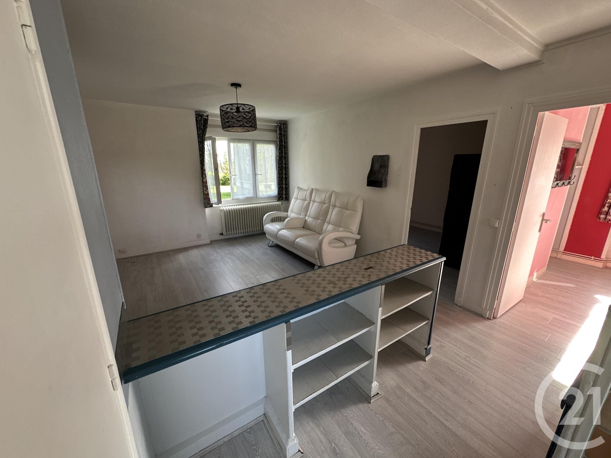 Appartement Rue Du Pressoir à Châteauneuf-Val-de-Bargis