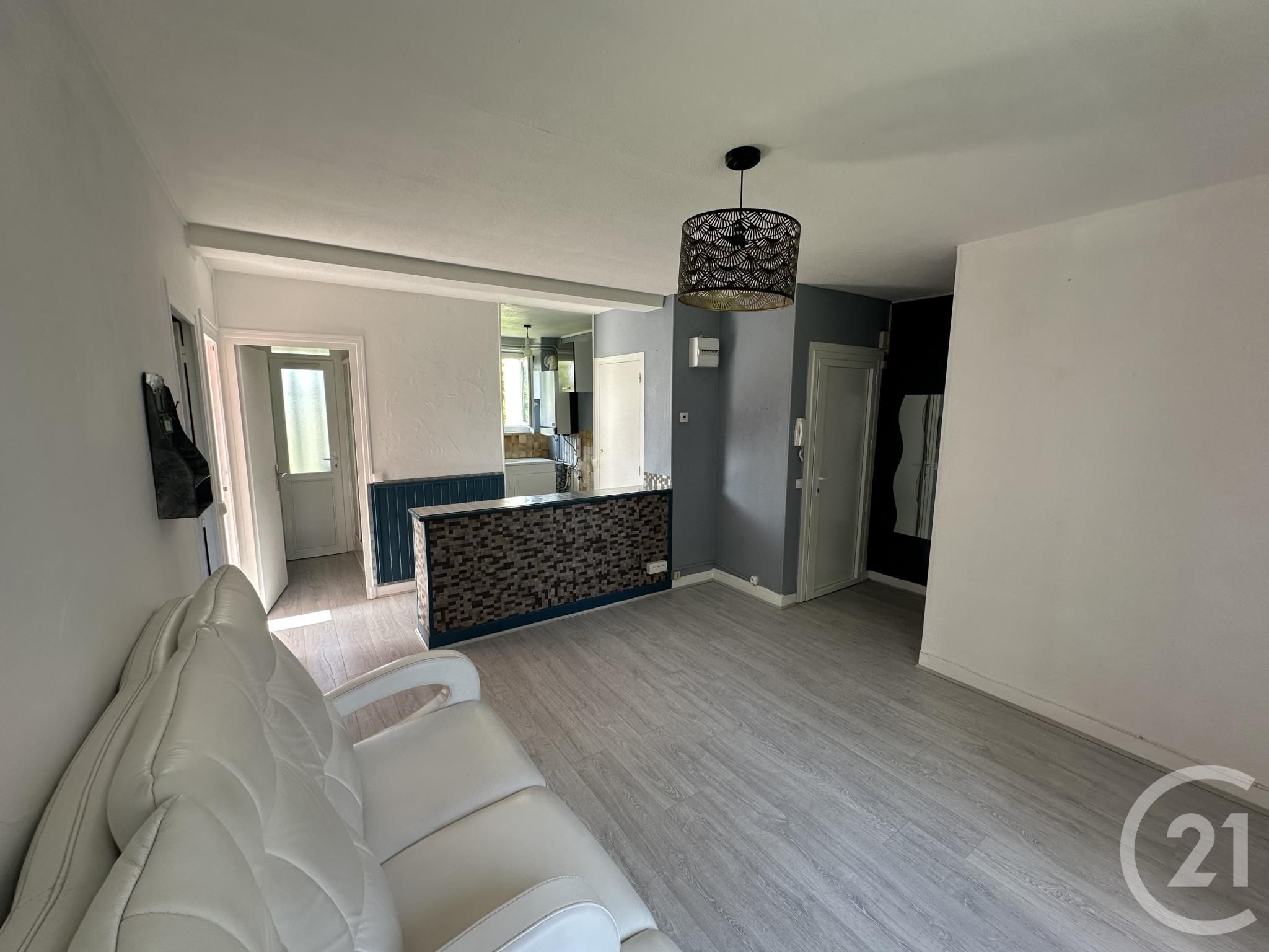 Appartement Rue Du Pressoir à Châteauneuf-Val-de-Bargis