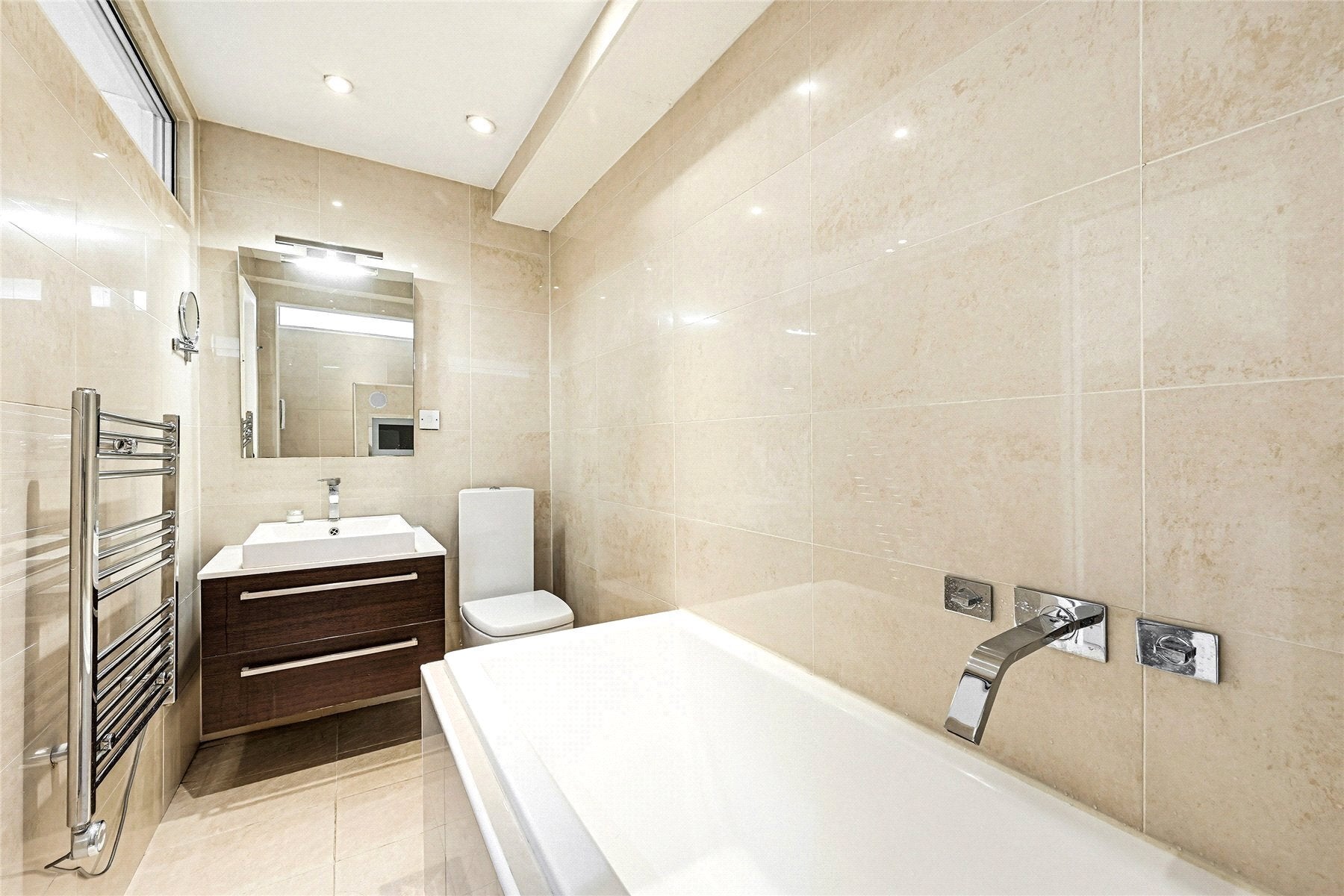 Flat Brompton Square in Greater London