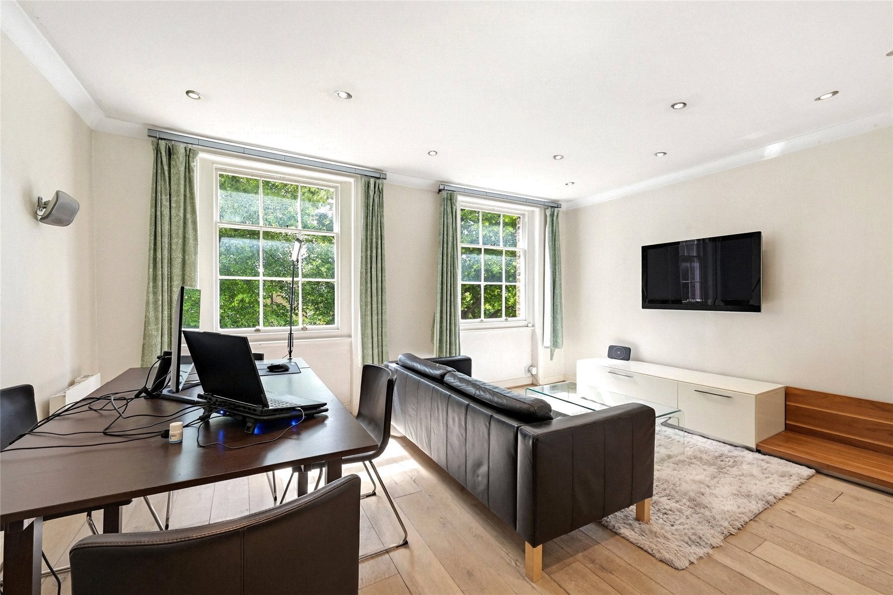 Flat Brompton Square in Greater London