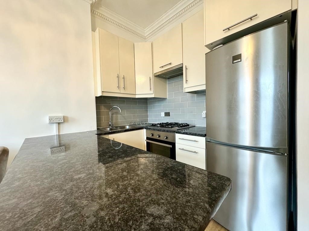 Flat Hornton Street in Greater London