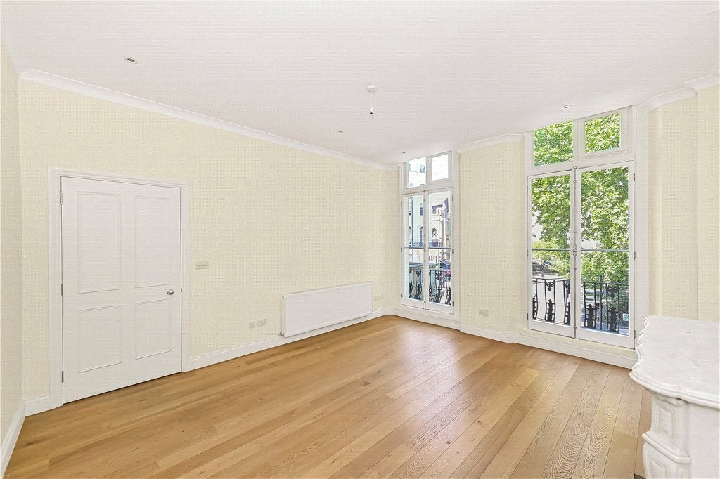 Flat Sussex Gardens in City of Westminster