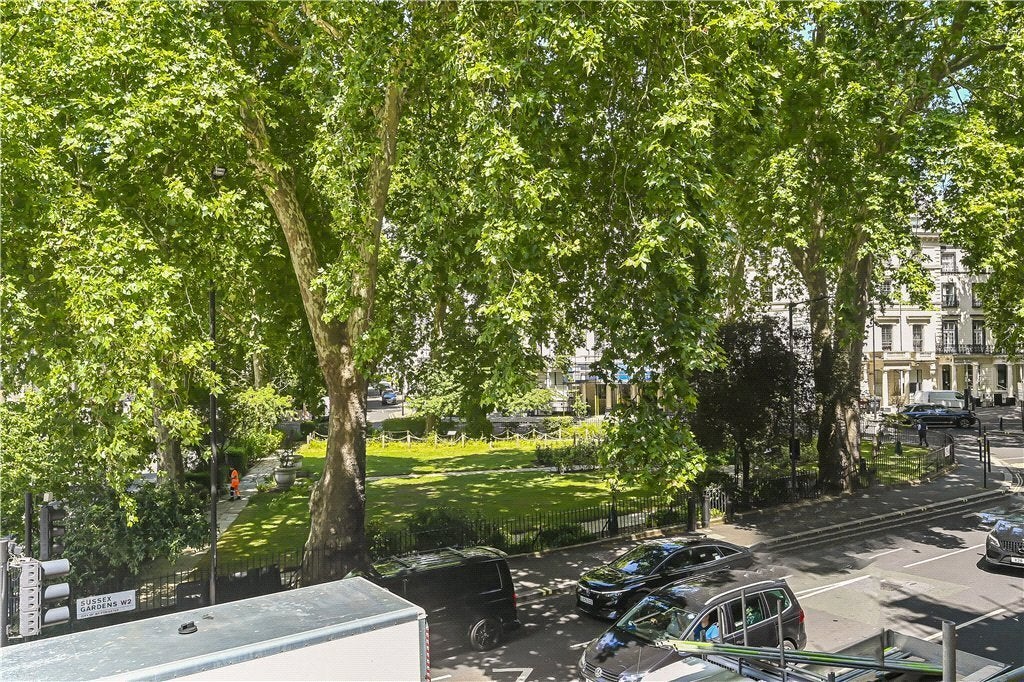 Flat Sussex Gardens in City of Westminster