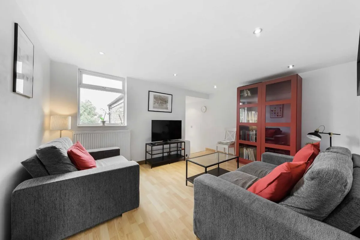 Flat Himley Road in Greater London
