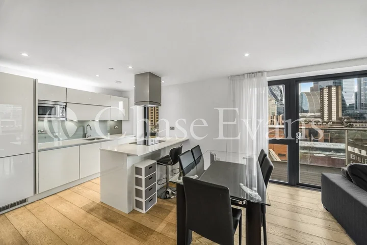 Flat Pomell Way in Greater London