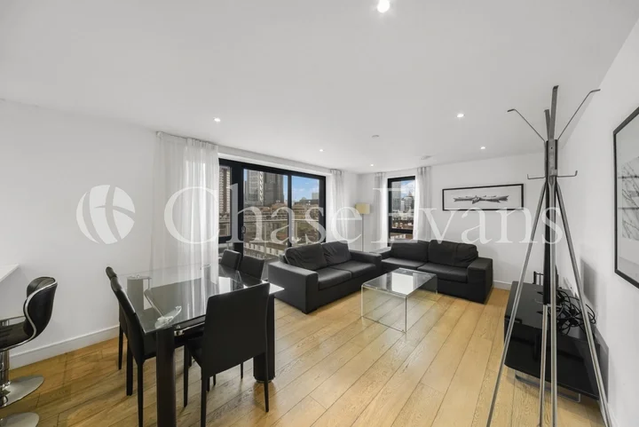 Flat Pomell Way in Greater London