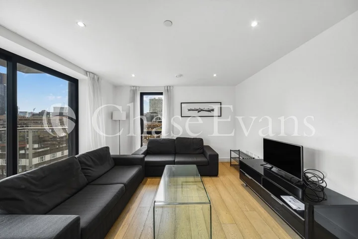 Flat Pomell Way in Greater London