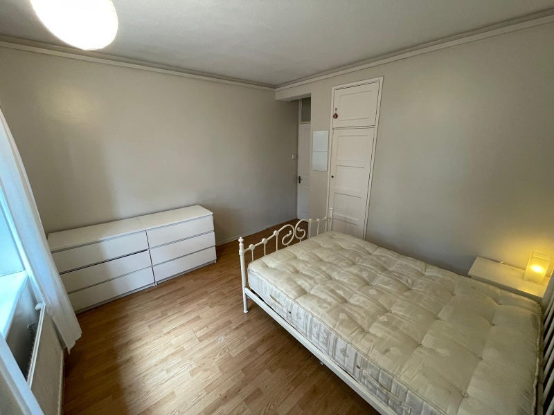 Room Shackleton Close in Greater London