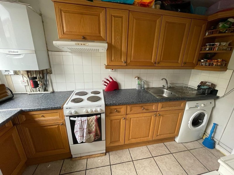 Room Shackleton Close in Greater London