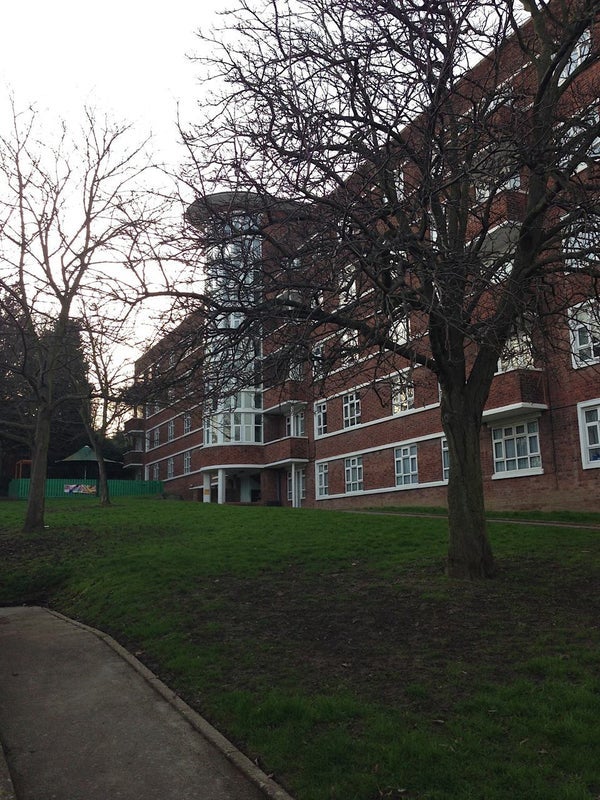 Room Shackleton Close in Greater London