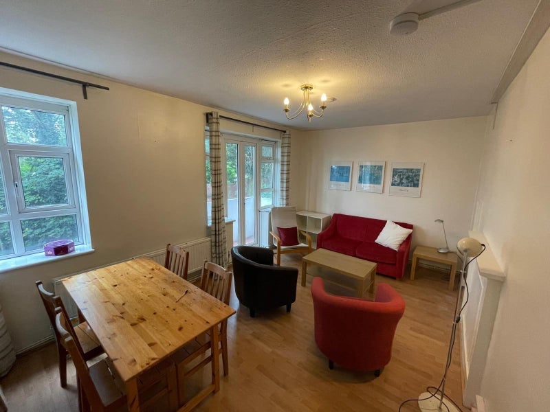 Room Shackleton Close in Greater London
