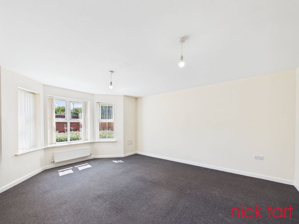 Flat Captain Webb Drive in Dawley