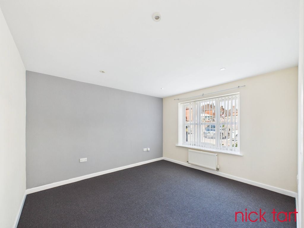 Flat Captain Webb Drive in Dawley