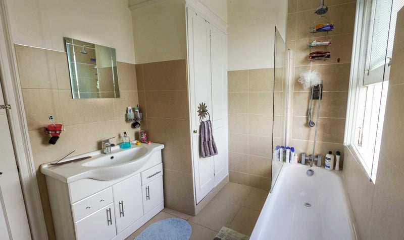 Room Boundary Road in Greater London