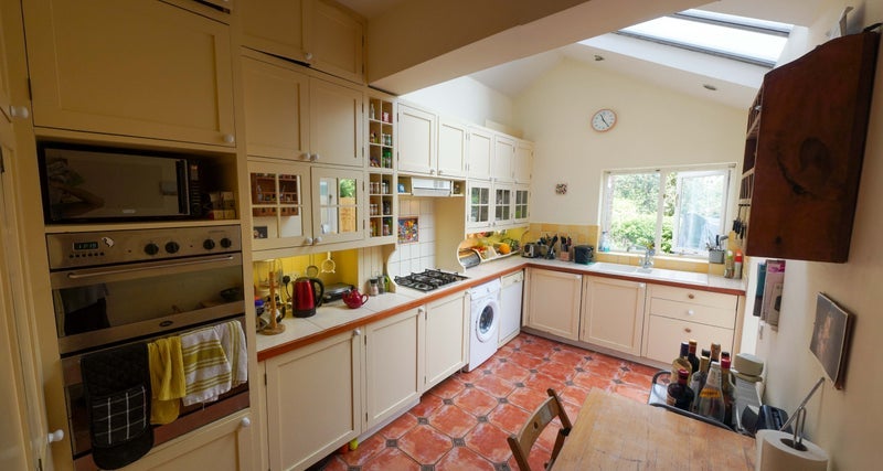 Room Boundary Road in Greater London