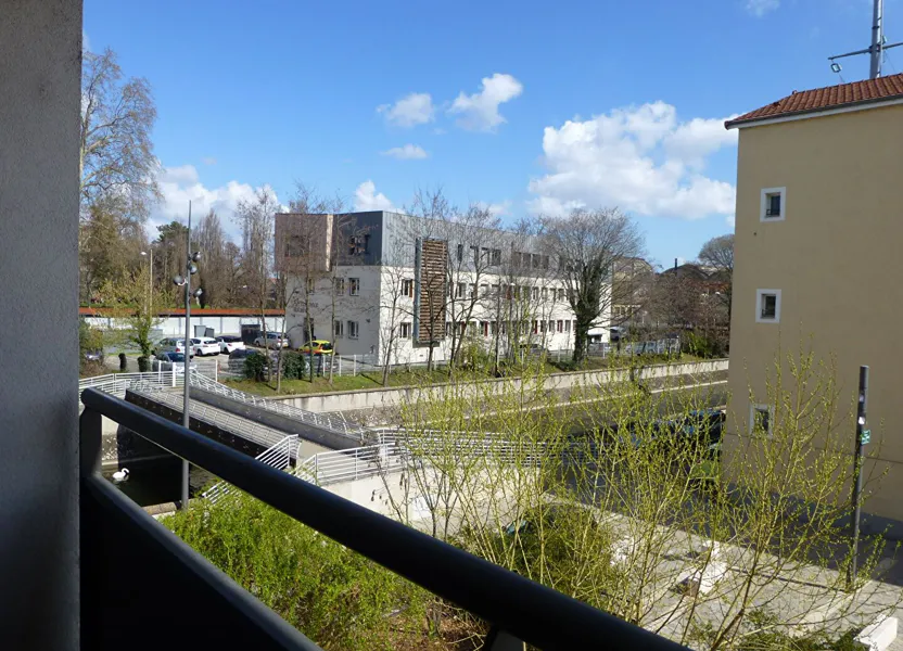 Appartement Rue Pierre Sémard à Oullins-Pierre-Bénite