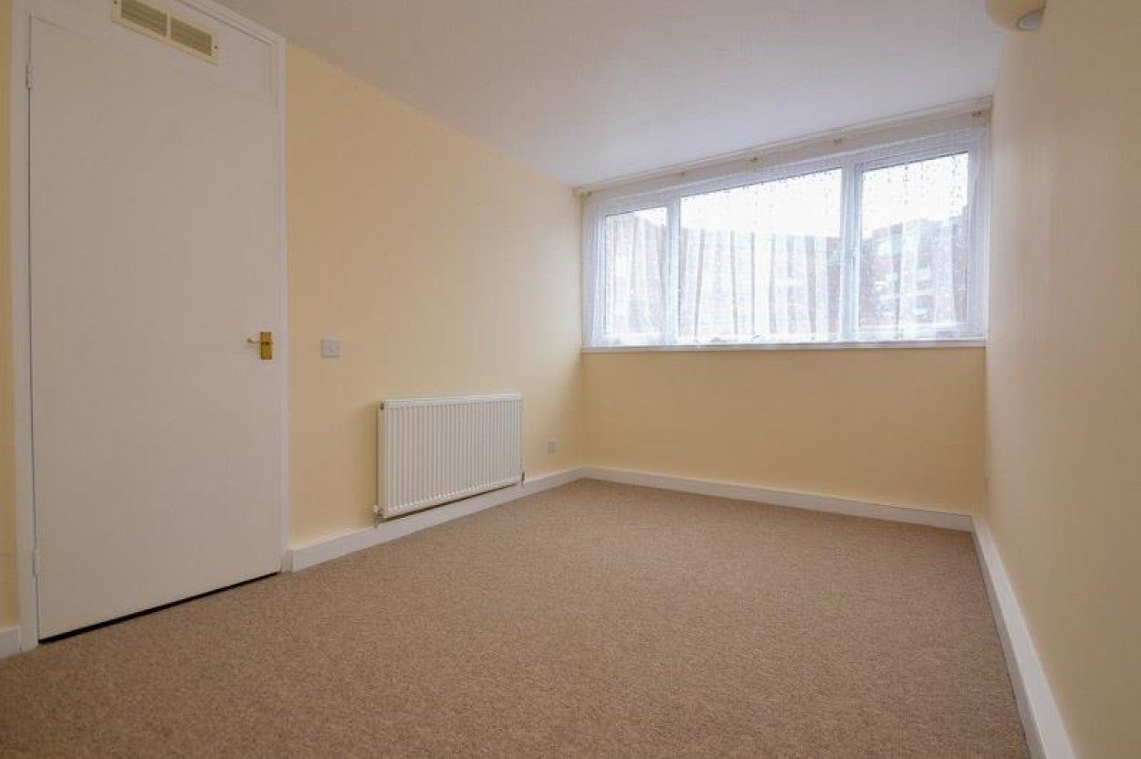 Flat Athlone Square in Windsor