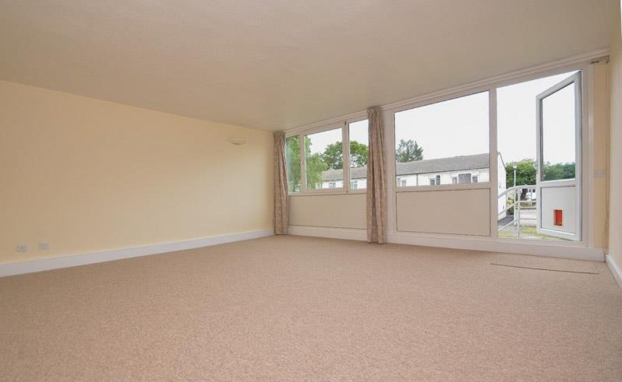 Flat Athlone Square in Windsor