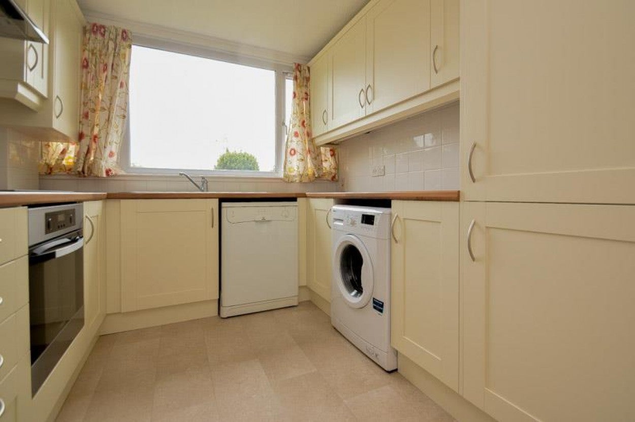 Flat Athlone Square in Windsor