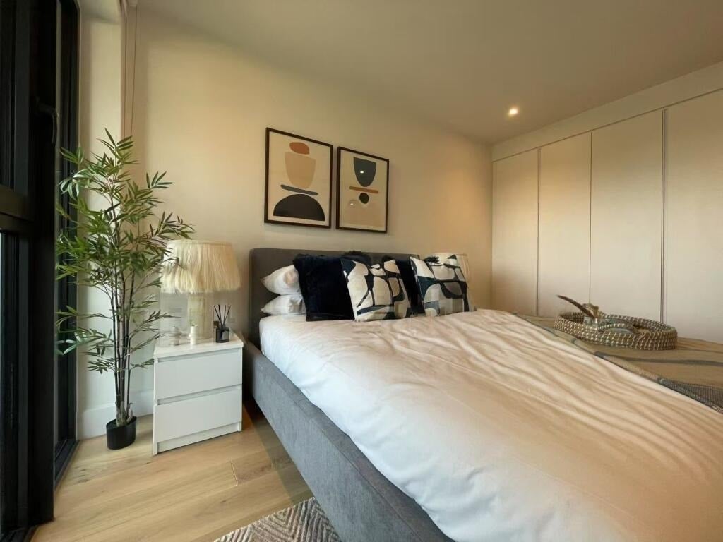 Flat Wood Lane in Greater London
