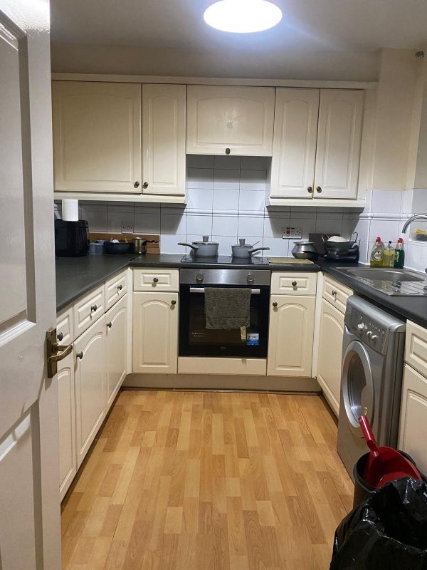 Flat Otter Close in Greater London