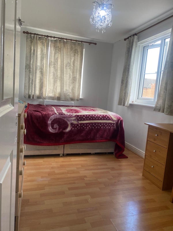 Flat Otter Close in Greater London