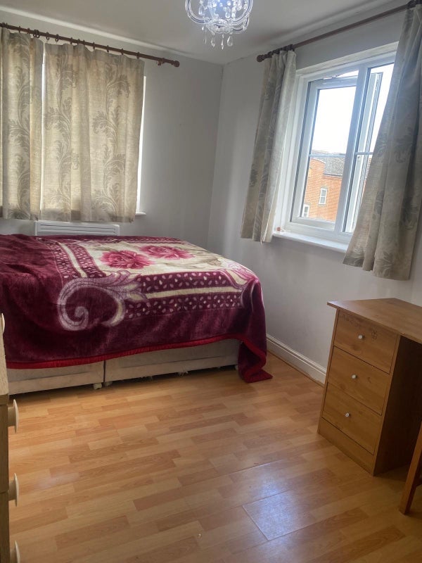 Flat Otter Close in Greater London