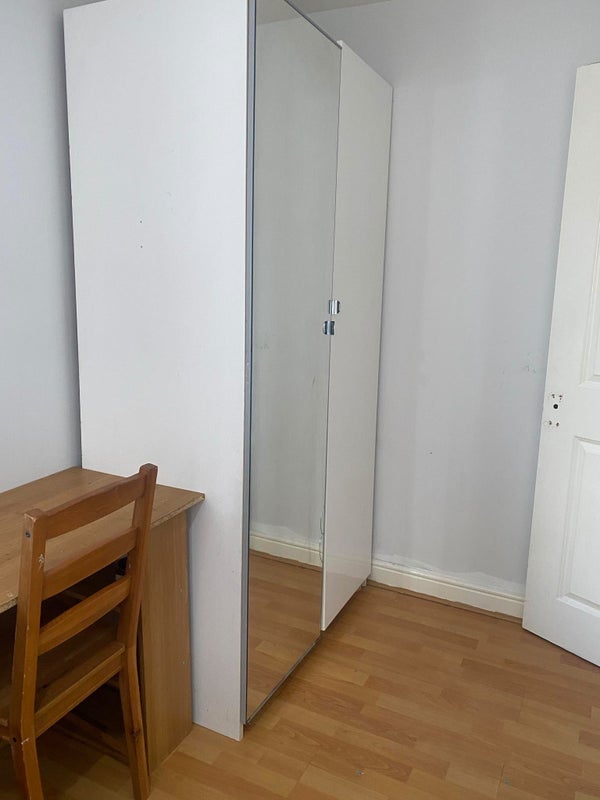 Flat Otter Close in Greater London