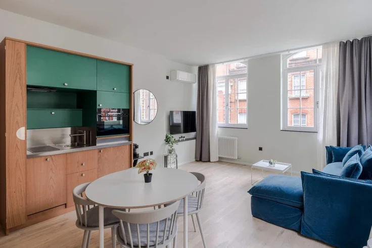Flat Green's Court in City of Westminster