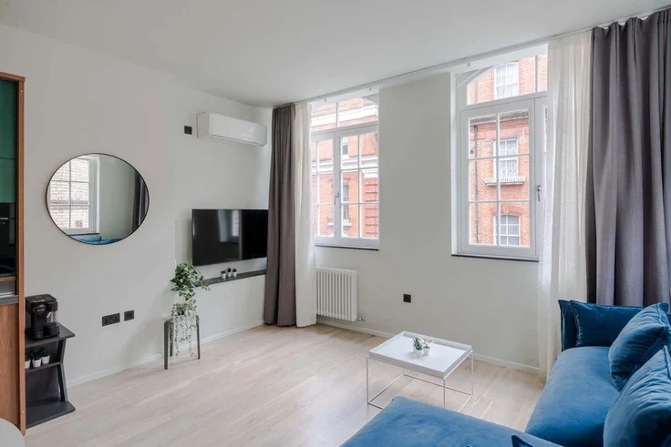 Flat Green's Court in City of Westminster