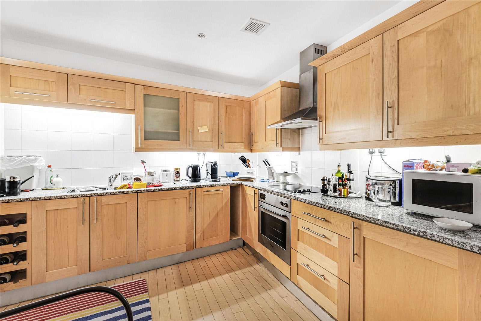 Flat Belvedere Road in Greater London