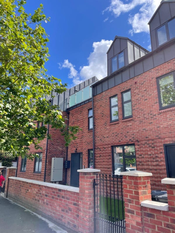 Room Ambleside Avenue in Greater London