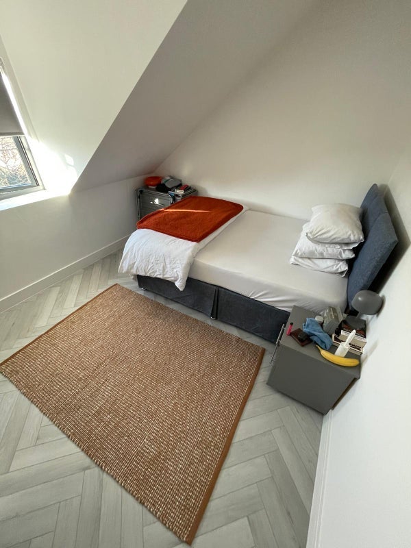 Room Ambleside Avenue in Greater London
