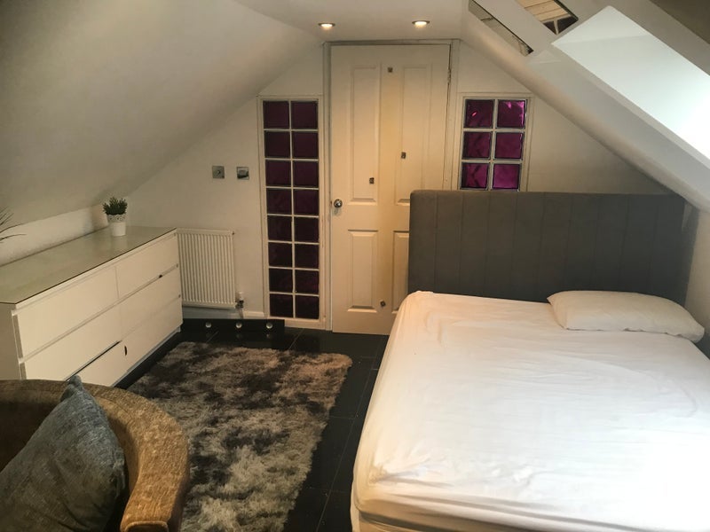 Room Fescue Place in Cardiff