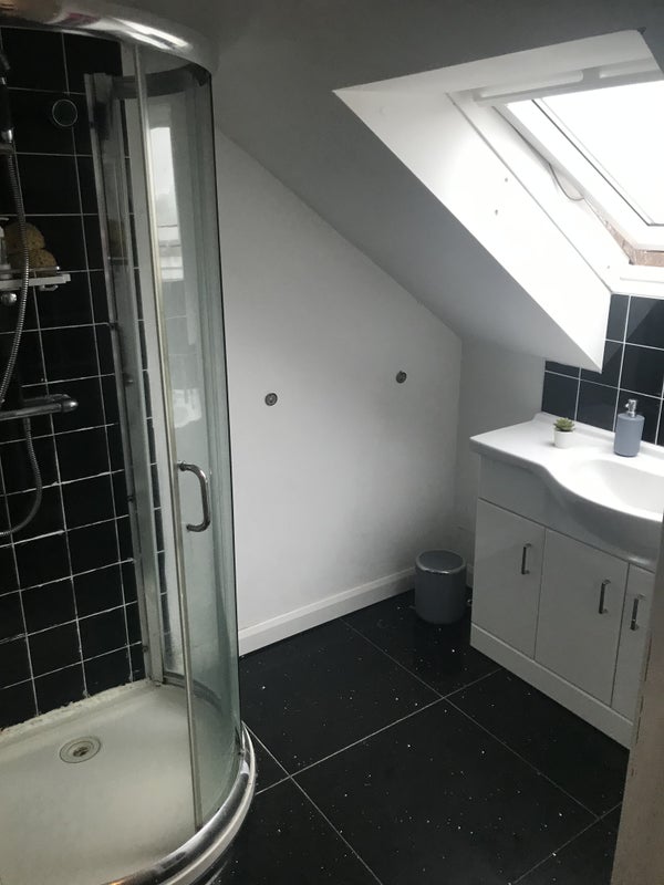 Room Fescue Place in Cardiff