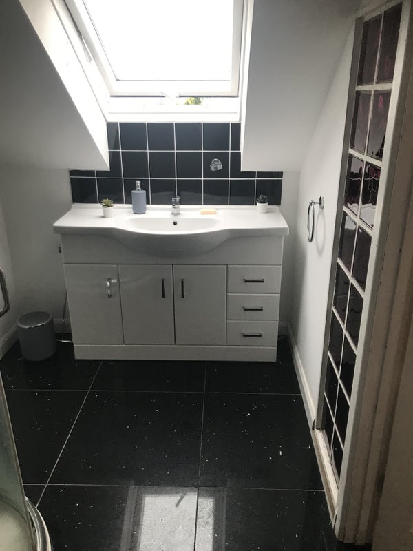 Room Fescue Place in Cardiff
