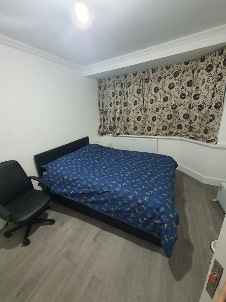Flat Lansbury Avenue in Greater London