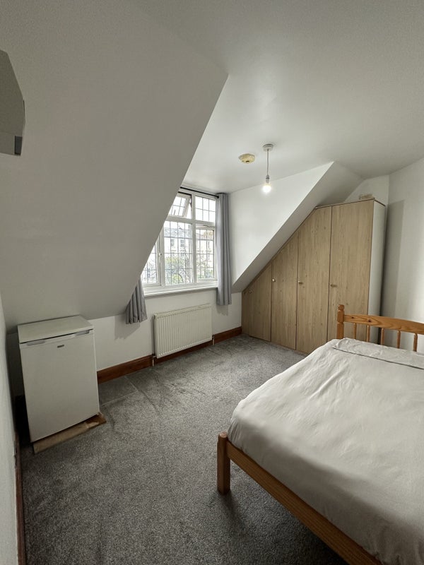 Room Addiscombe Road in Greater London