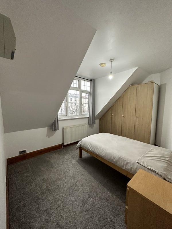 Room Addiscombe Road in Greater London