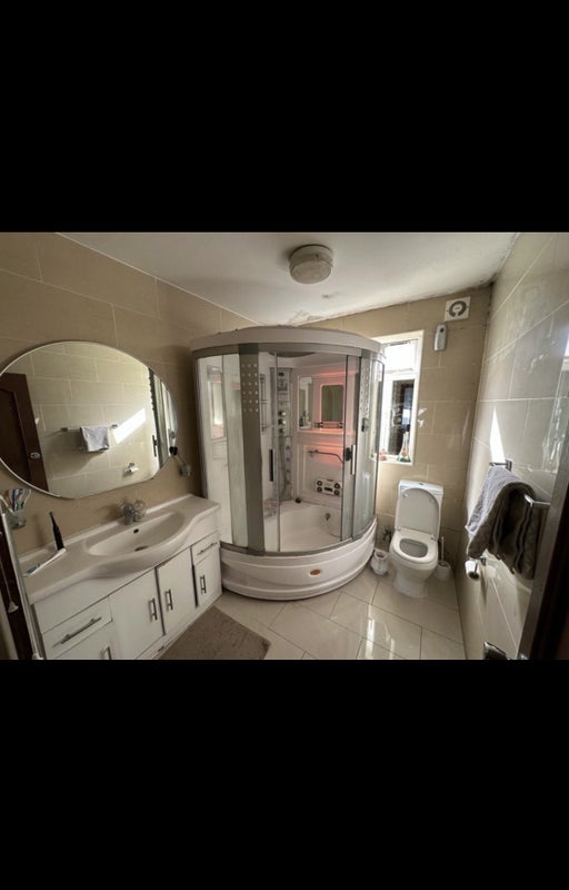 Room Addiscombe Road in Greater London