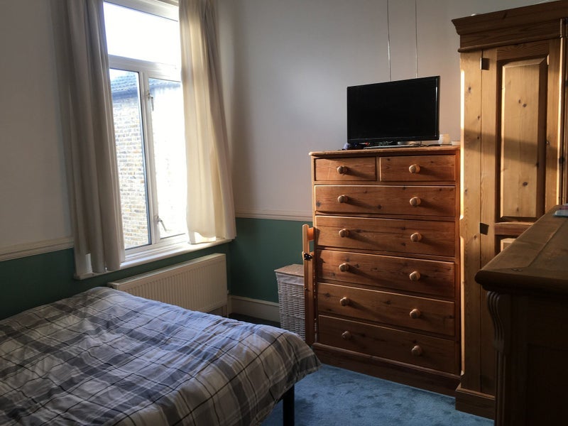 Room Nimrod Road in Greater London